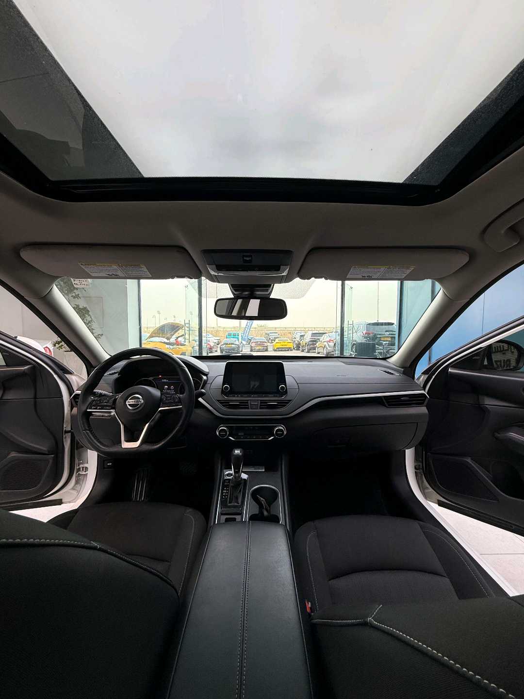 Car Image 2019 NISSAN ALTIMA SV