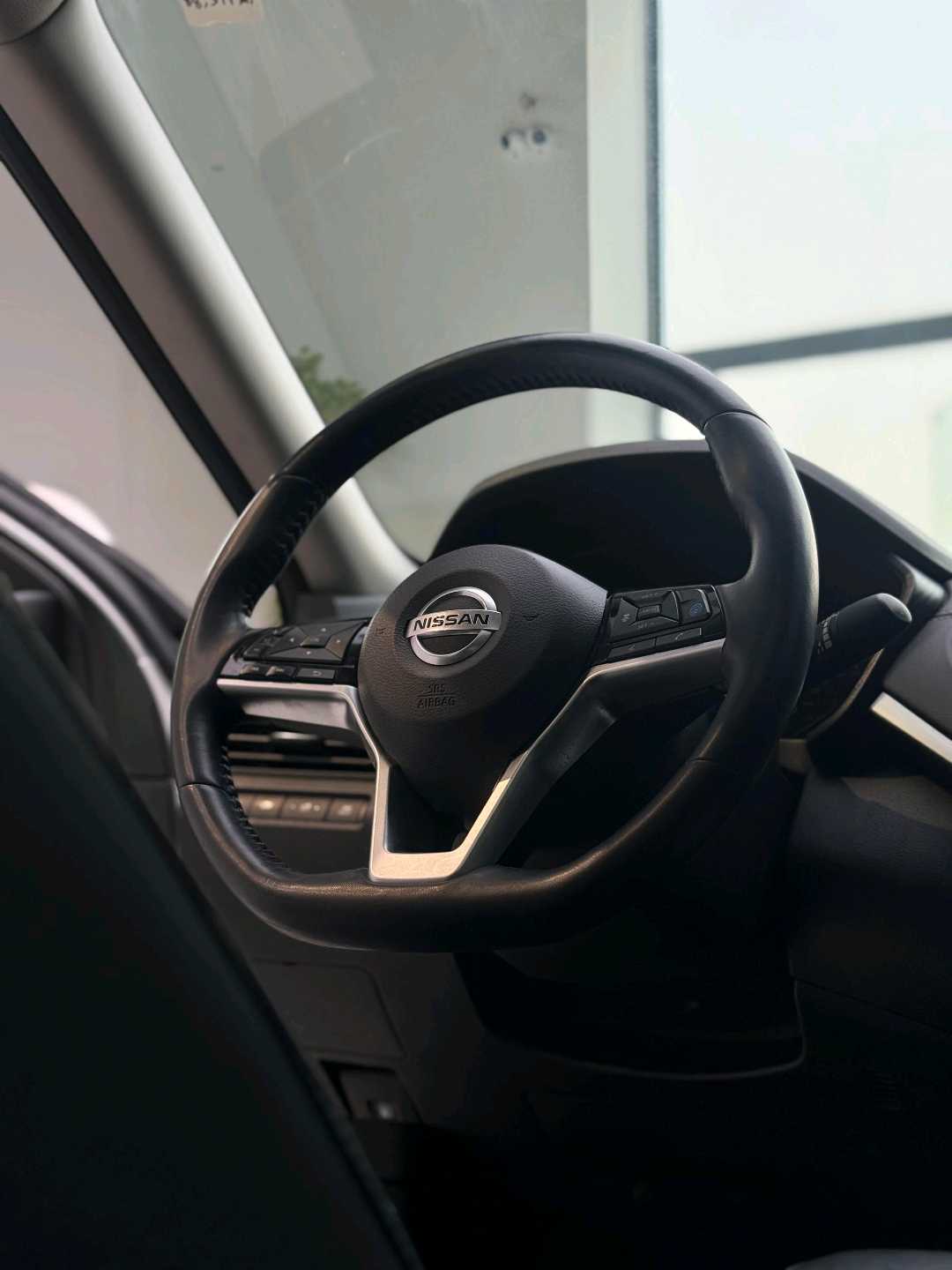 Car Image 2019 NISSAN ALTIMA SV