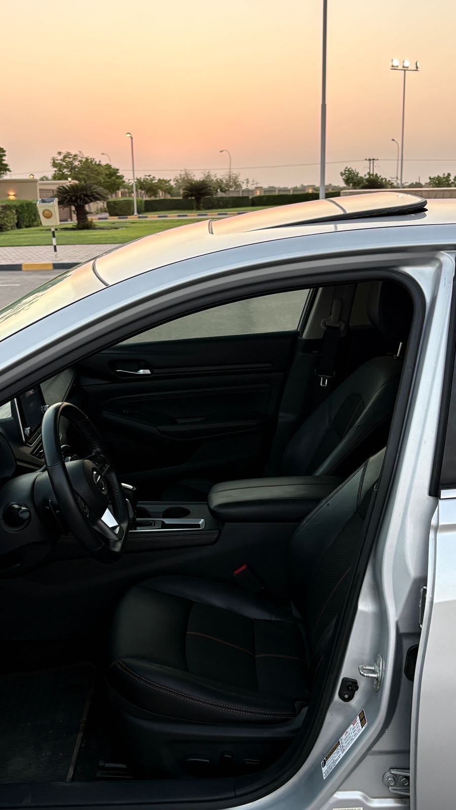 Car Image 2021 NISSAN ALTIMA SR