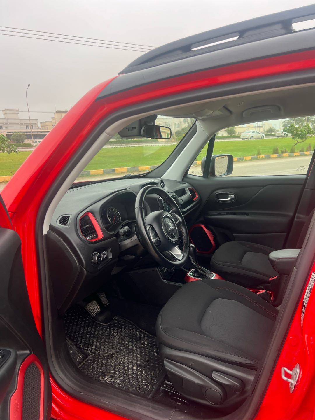 Car Image 2018 JEEP RENEGADE 