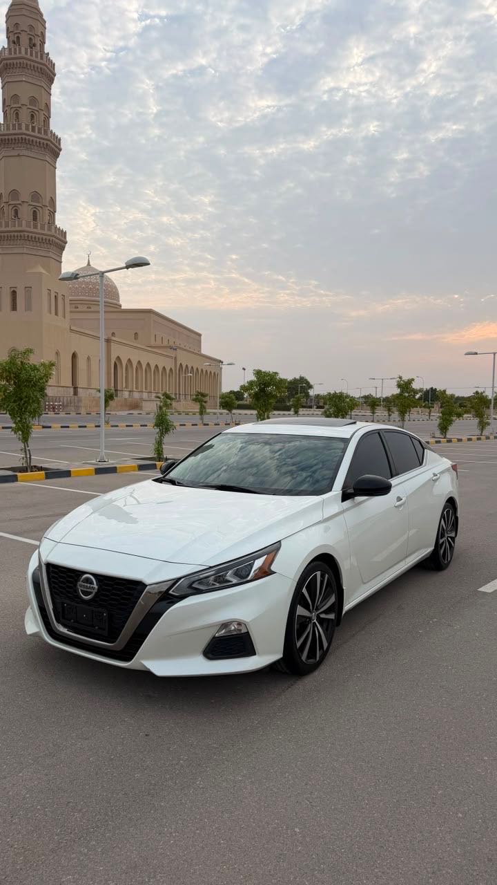 Car Image 2019 NISSAN ALTIMA SR