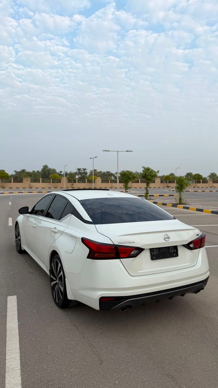 Car Image 2019 NISSAN ALTIMA SR