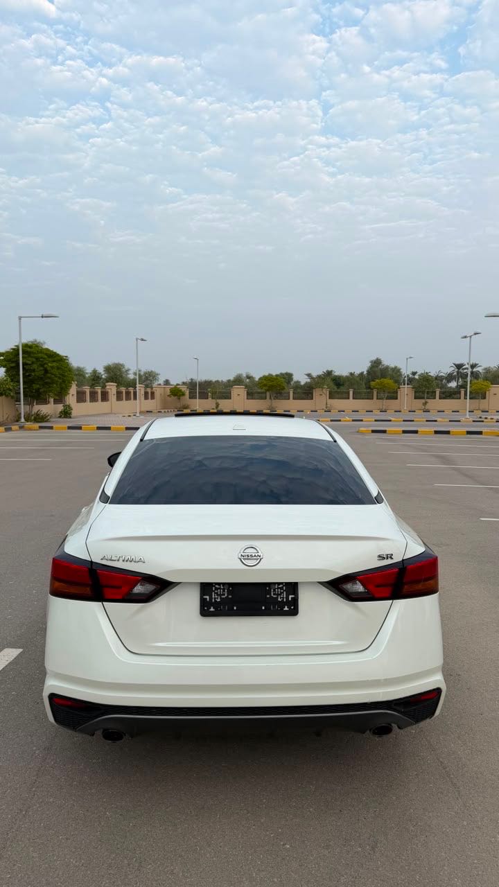 Car Image 2019 NISSAN ALTIMA SR