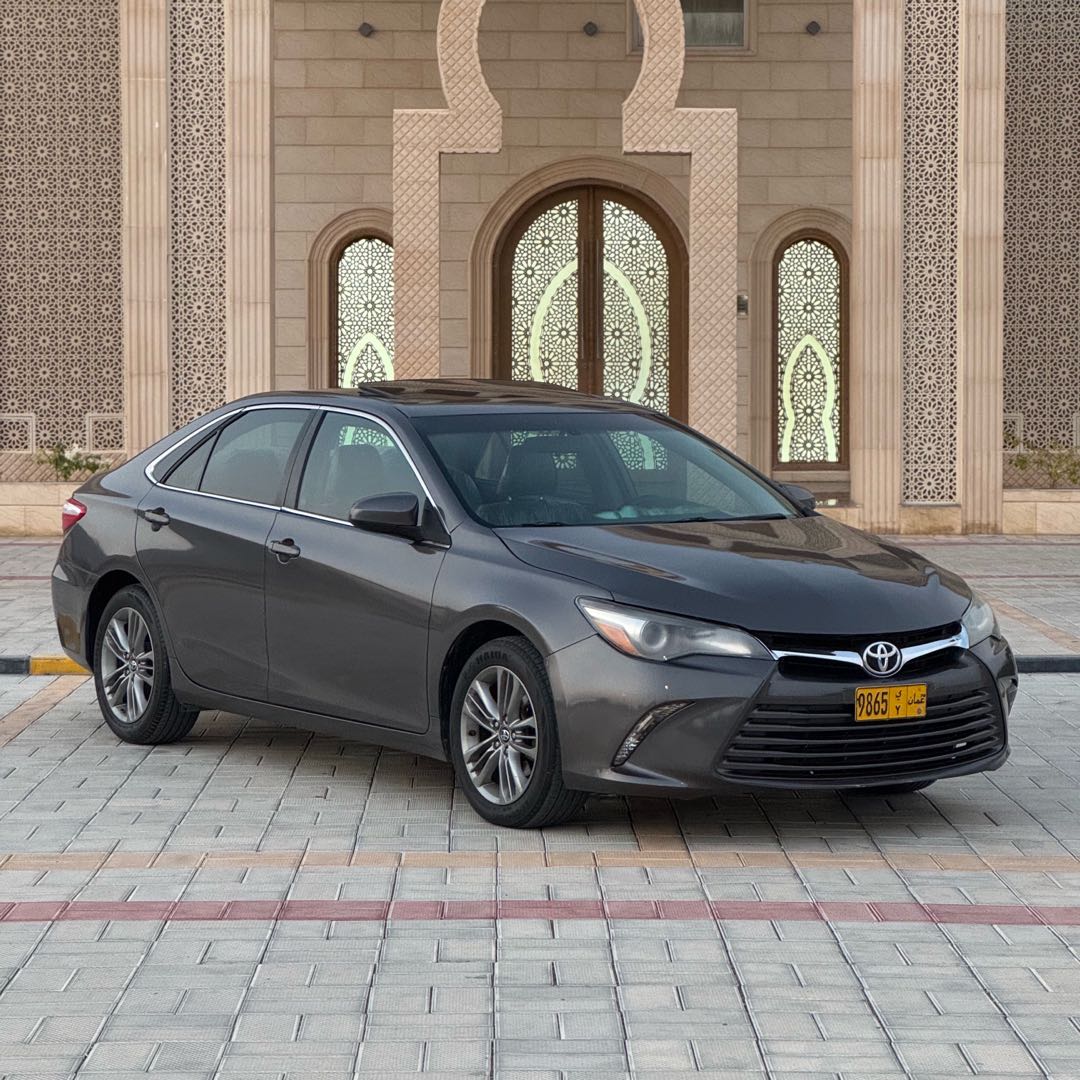 Car Image 2015 TOYOTA CAMRY SE