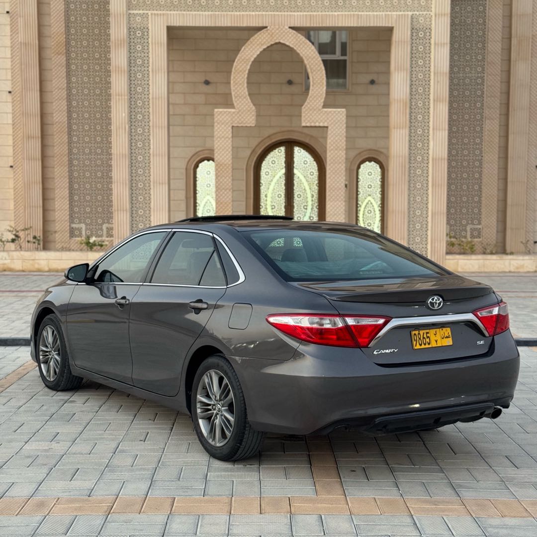 Car Image 2015 TOYOTA CAMRY SE