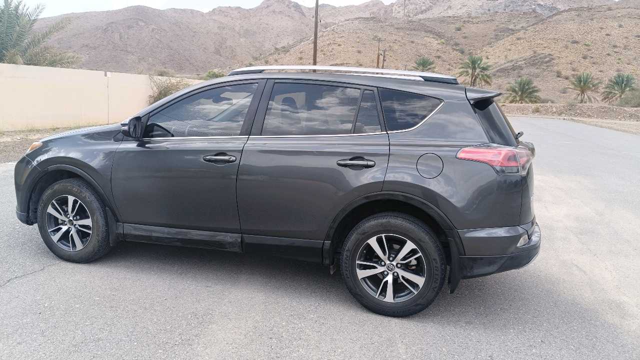 TOYOTA RAV4 XLE 2018