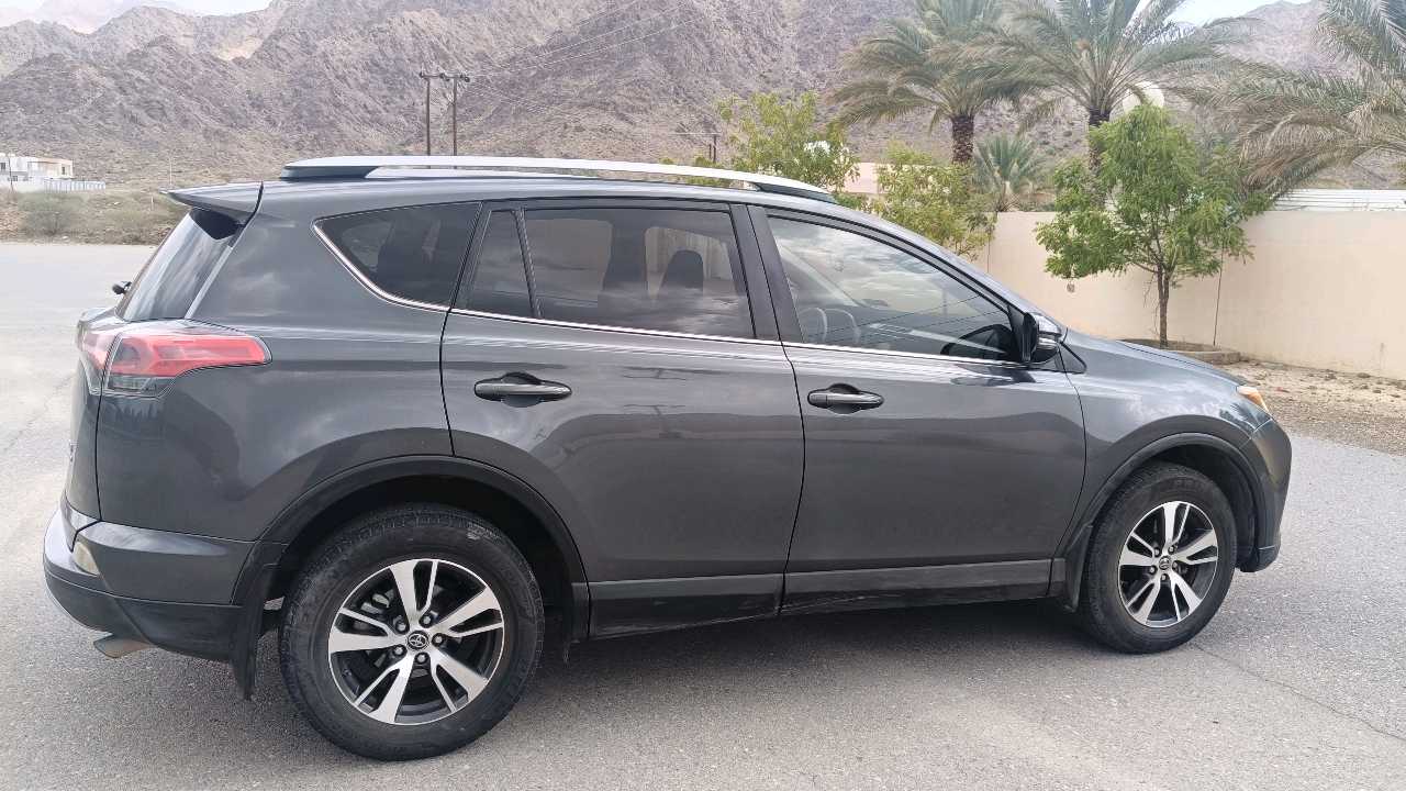 Car Image 2018 TOYOTA RAV4 XLE
