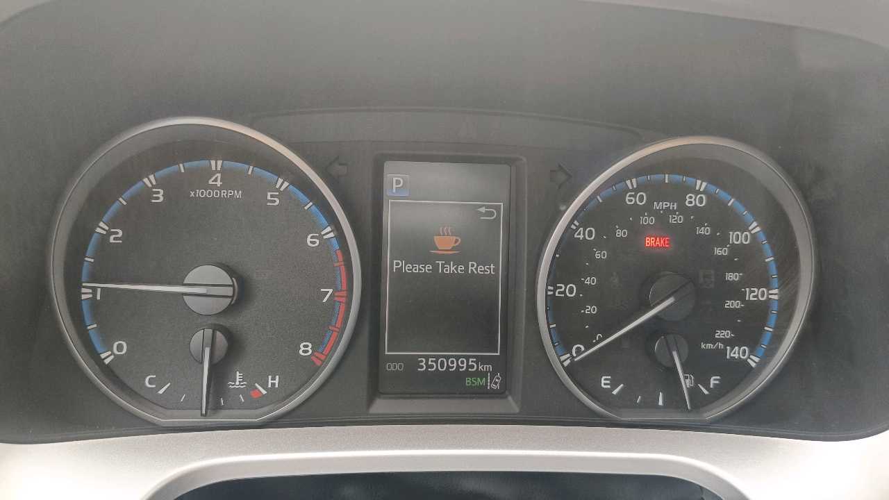 Car Image 2018 TOYOTA RAV4 XLE