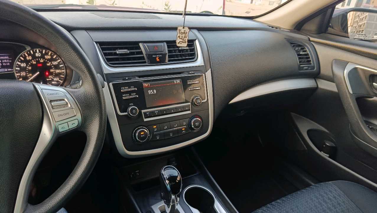 Car Image 2016 NISSAN ALTIMA S