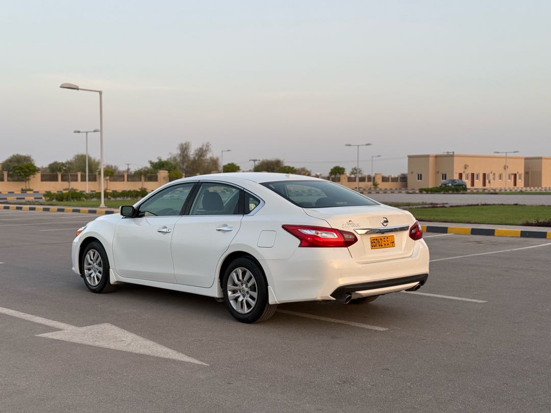 Car Image 2018 NISSAN ALTIMA S