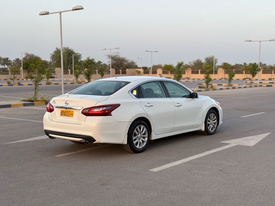 Car Image 2018 NISSAN ALTIMA S