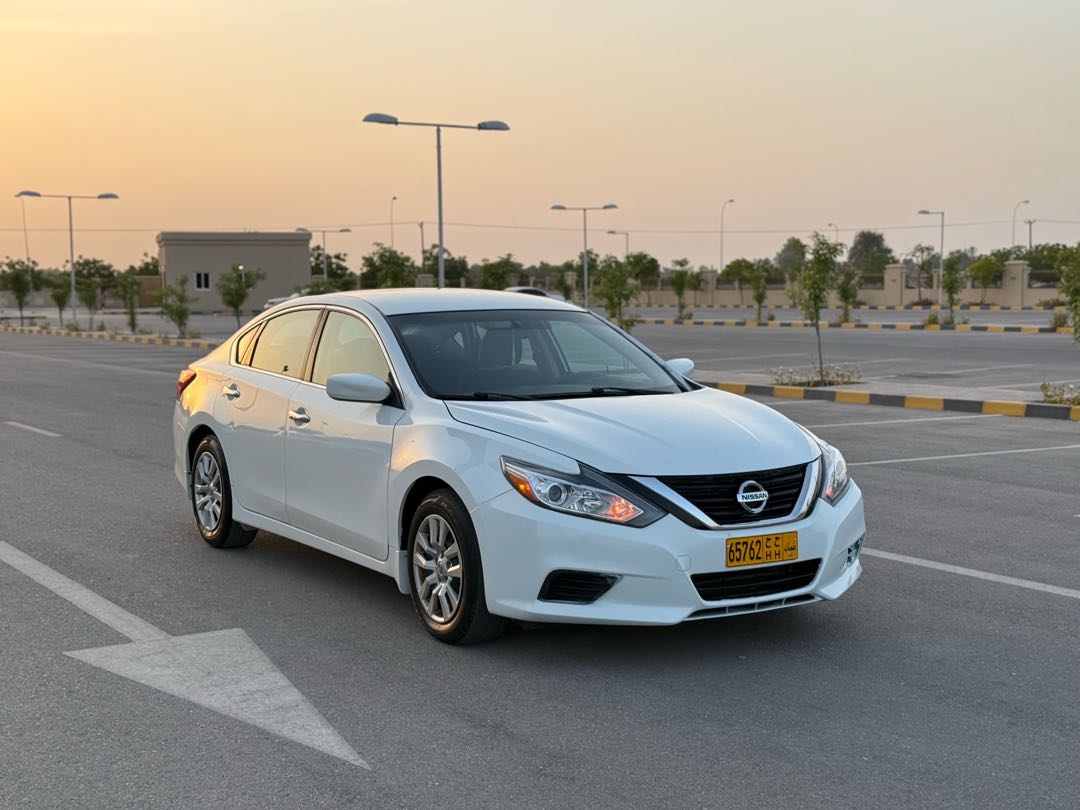 Car Image 2018 NISSAN ALTIMA S