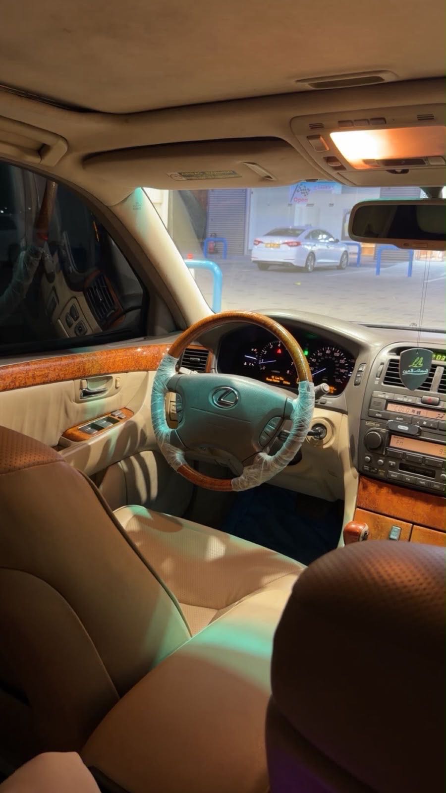 Car Image 2004 LEXUS LS 430