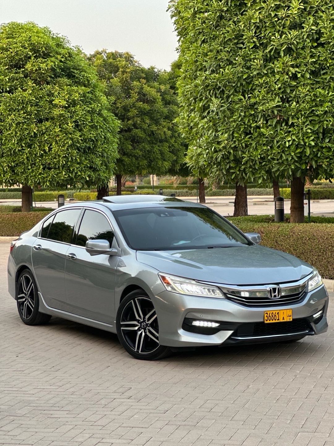 Car Image 2017 HONDA ACCORD TOURING