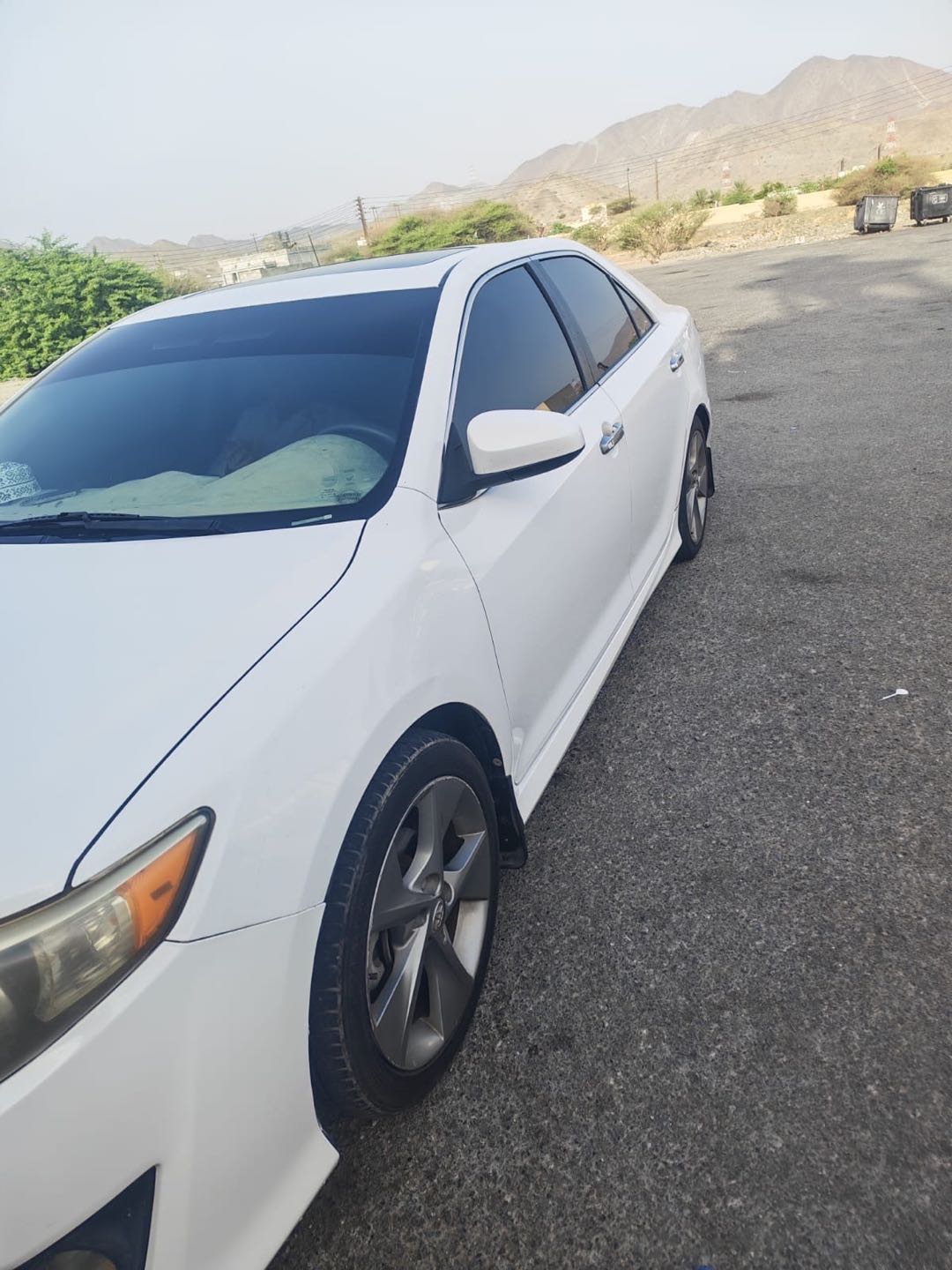 Car Image 2012 TOYOTA CAMRY SE