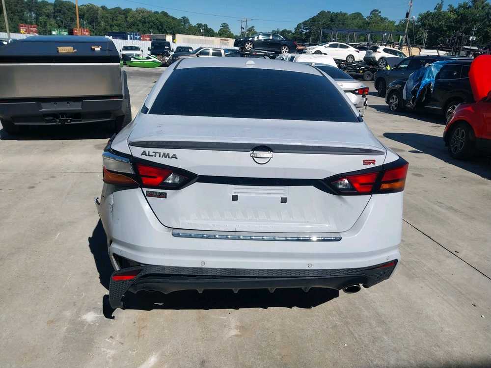 Car Image 2023 NISSAN ALTIMA SR