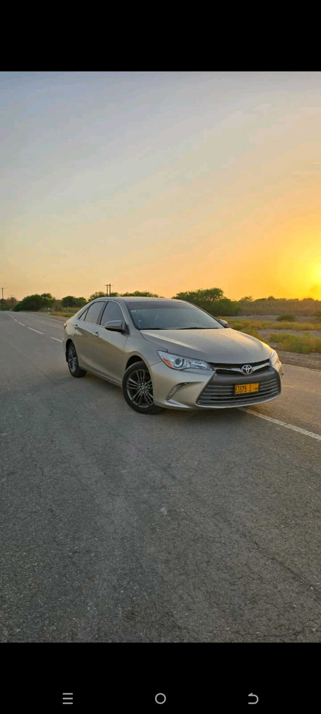 Car Image 2015 TOYOTA CAMRY LE