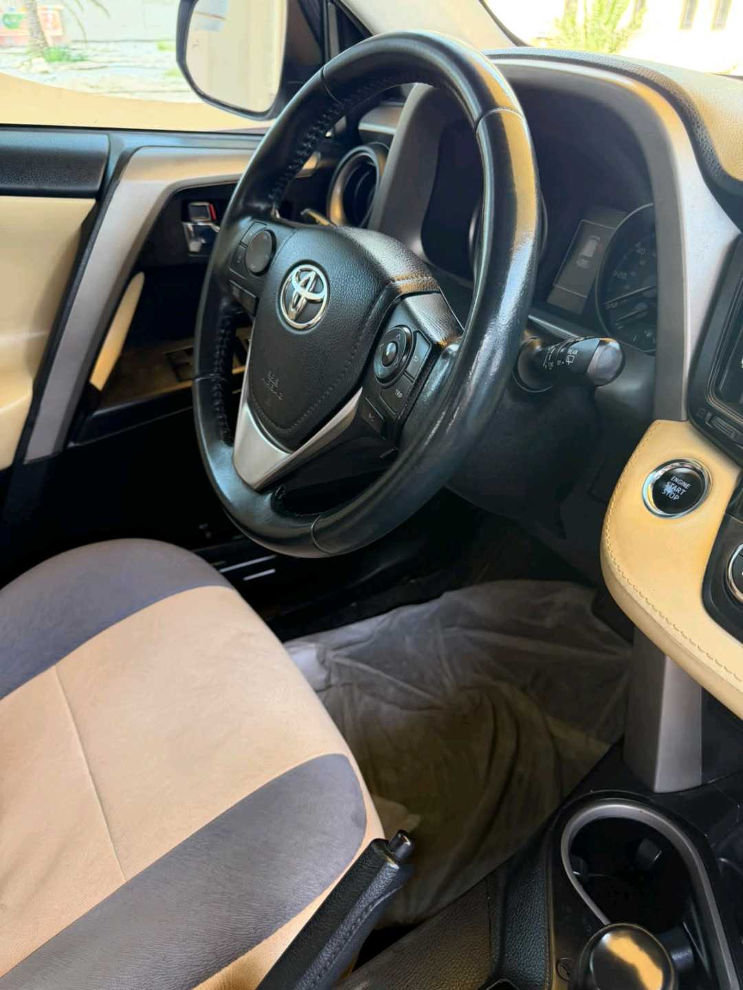 Car Image 2018 TOYOTA RAV4 XLE