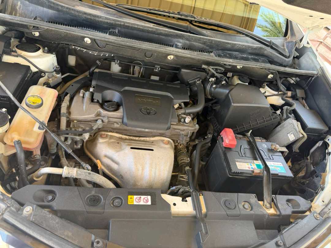 Car Image 2018 TOYOTA RAV4 XLE