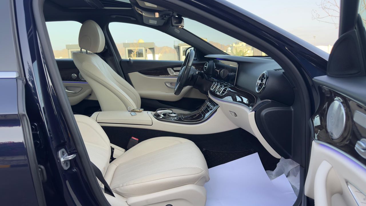 Car Image 2019 MERCEDES E Class 300