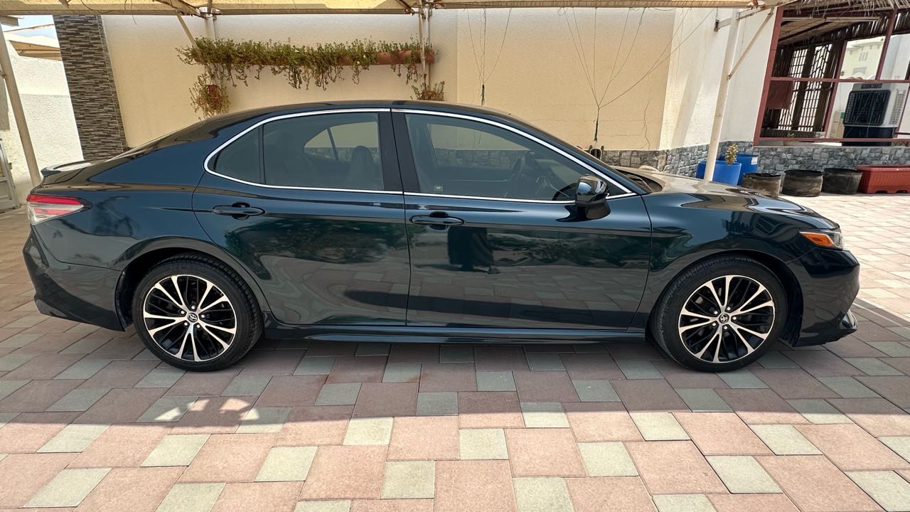 Car Image 2018 TOYOTA CAMRY SE