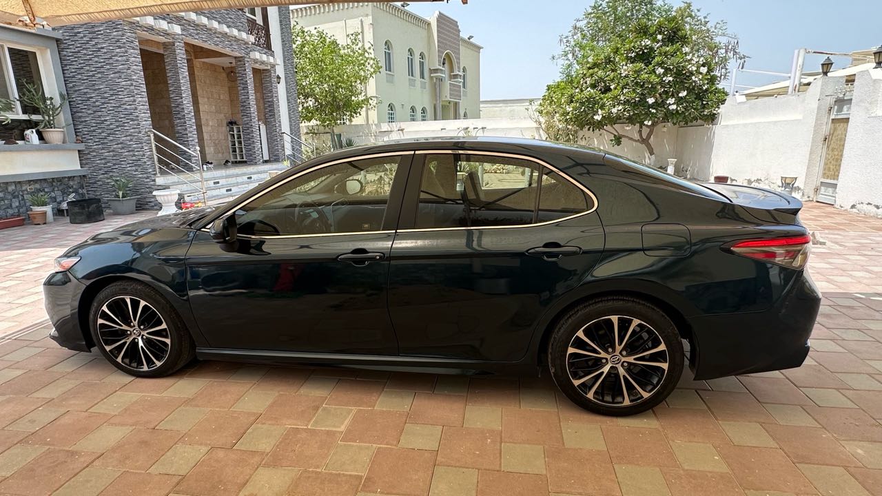 Car Image 2018 TOYOTA CAMRY SE
