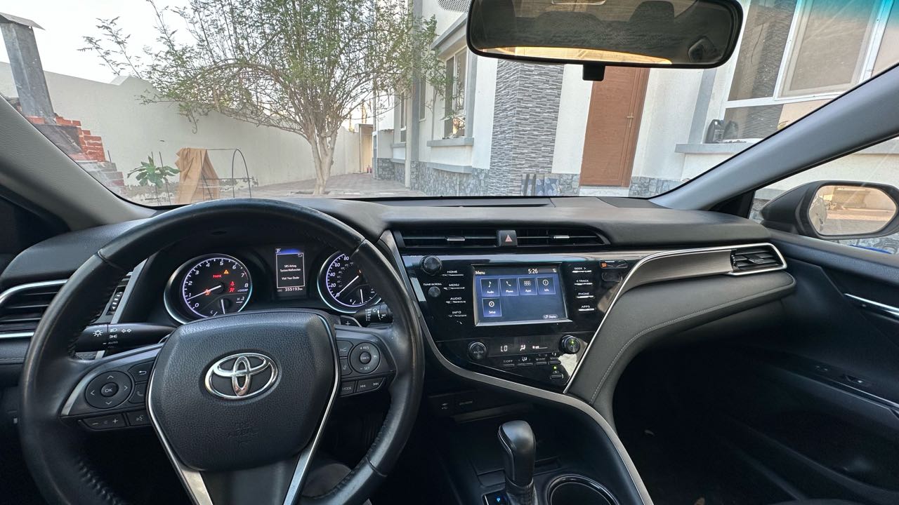 Car Image 2018 TOYOTA CAMRY SE