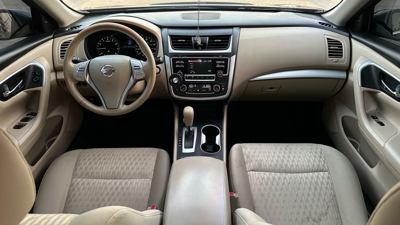 Car Image 2017 NISSAN ALTIMA SV