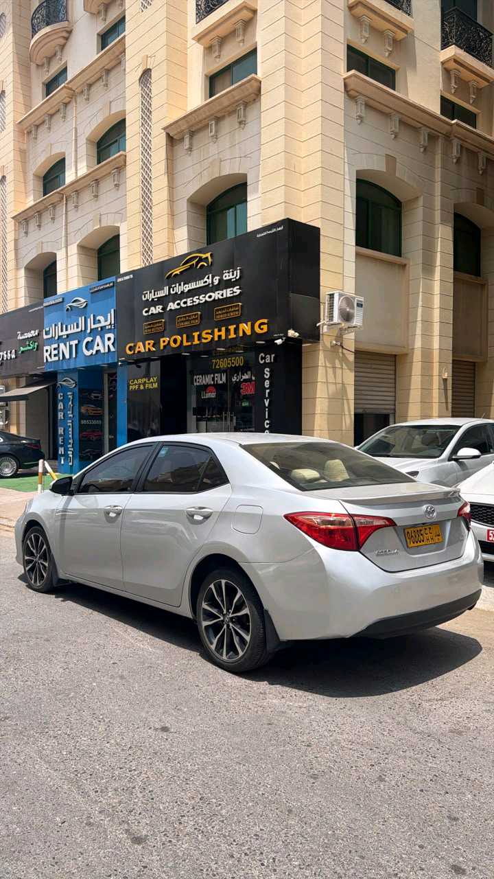 Car Image 2017 TOYOTA COROLLA LE
