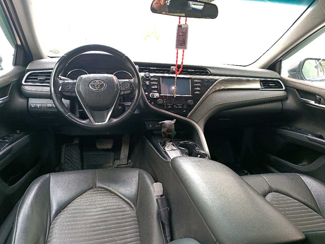 Car Image 2018 TOYOTA CAMRY SE