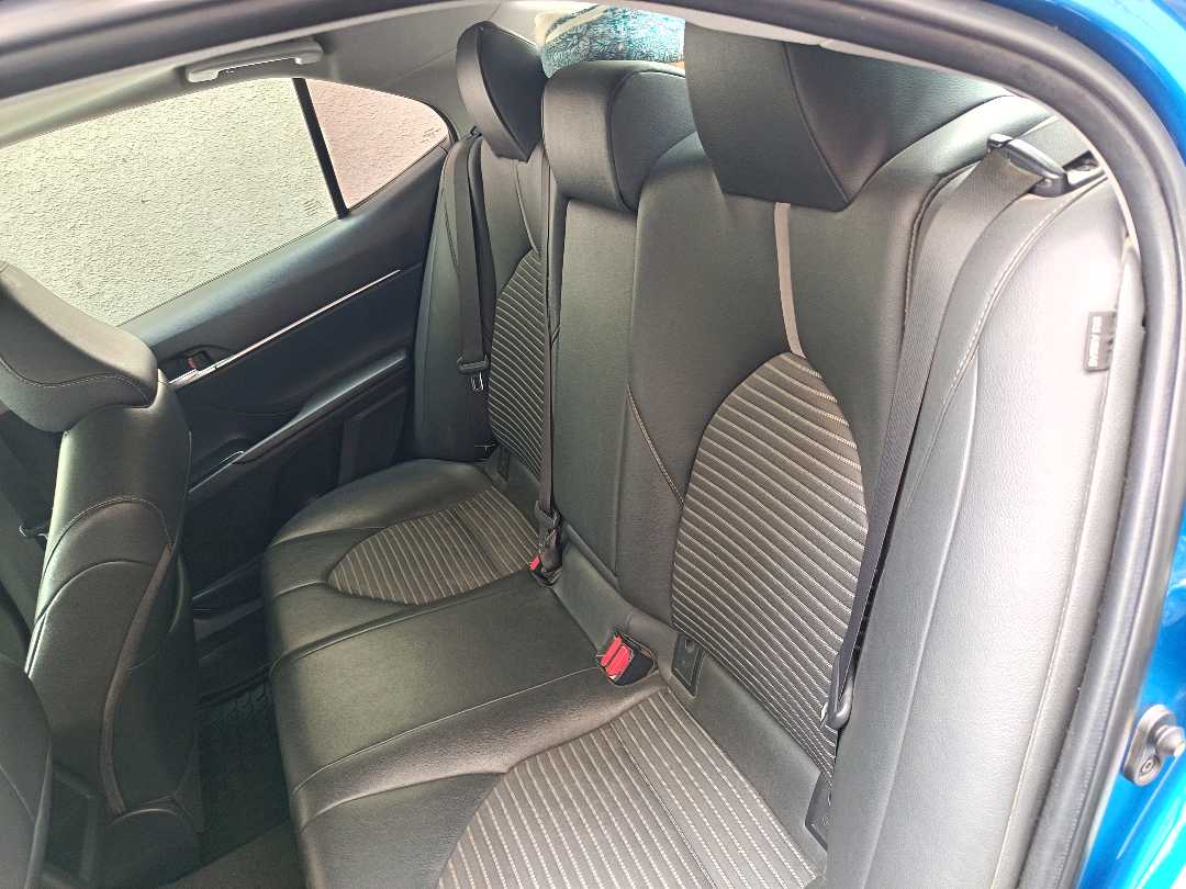Car Image 2018 TOYOTA CAMRY SE