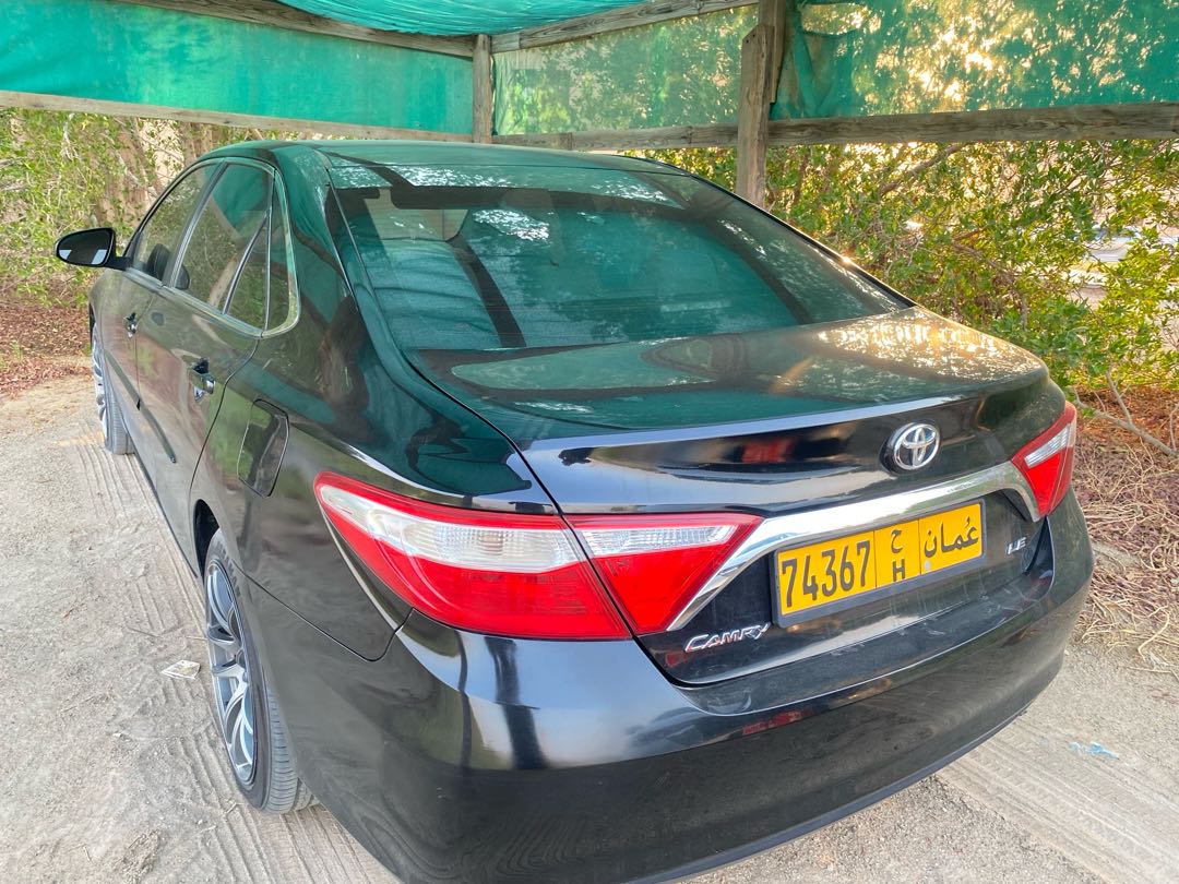 Car Image 2017 TOYOTA CAMRY LE