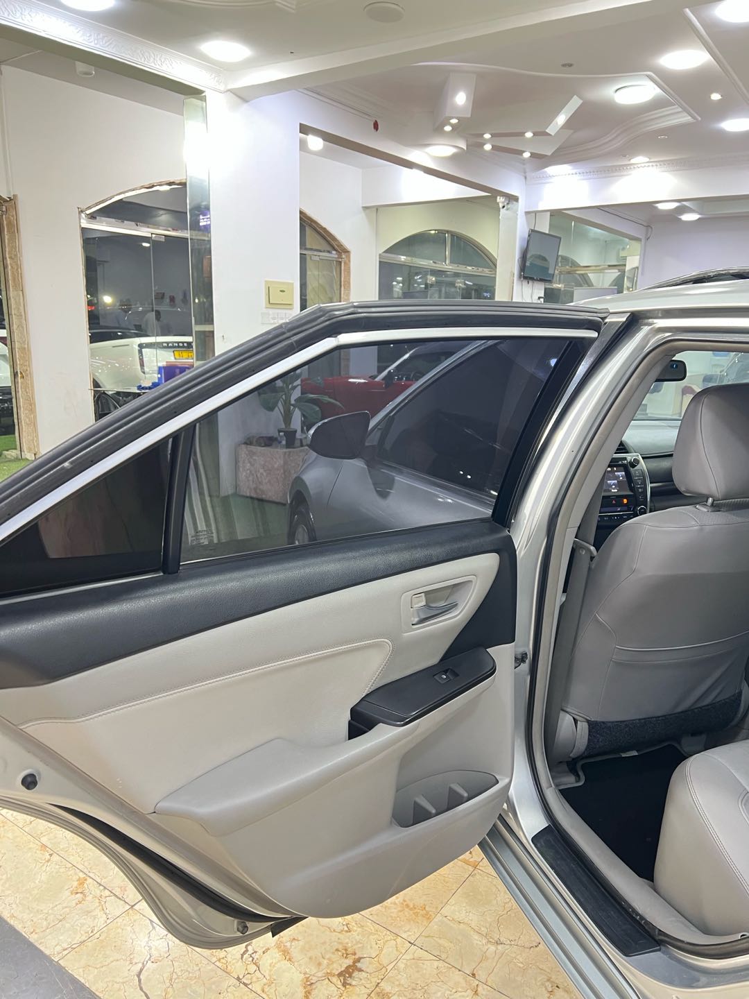 Car Image 2016 TOYOTA CAMRY XLE