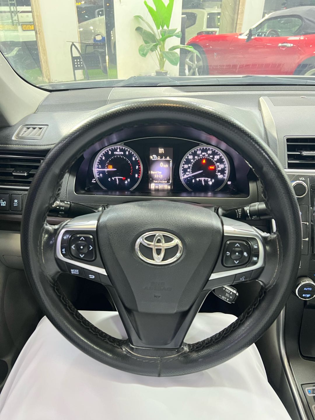 Car Image 2016 TOYOTA CAMRY XLE