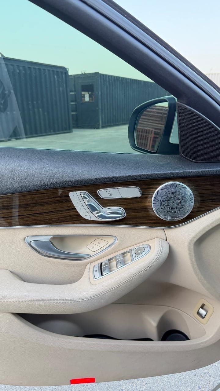 Car Image 2018 MERCEDES C Class 300