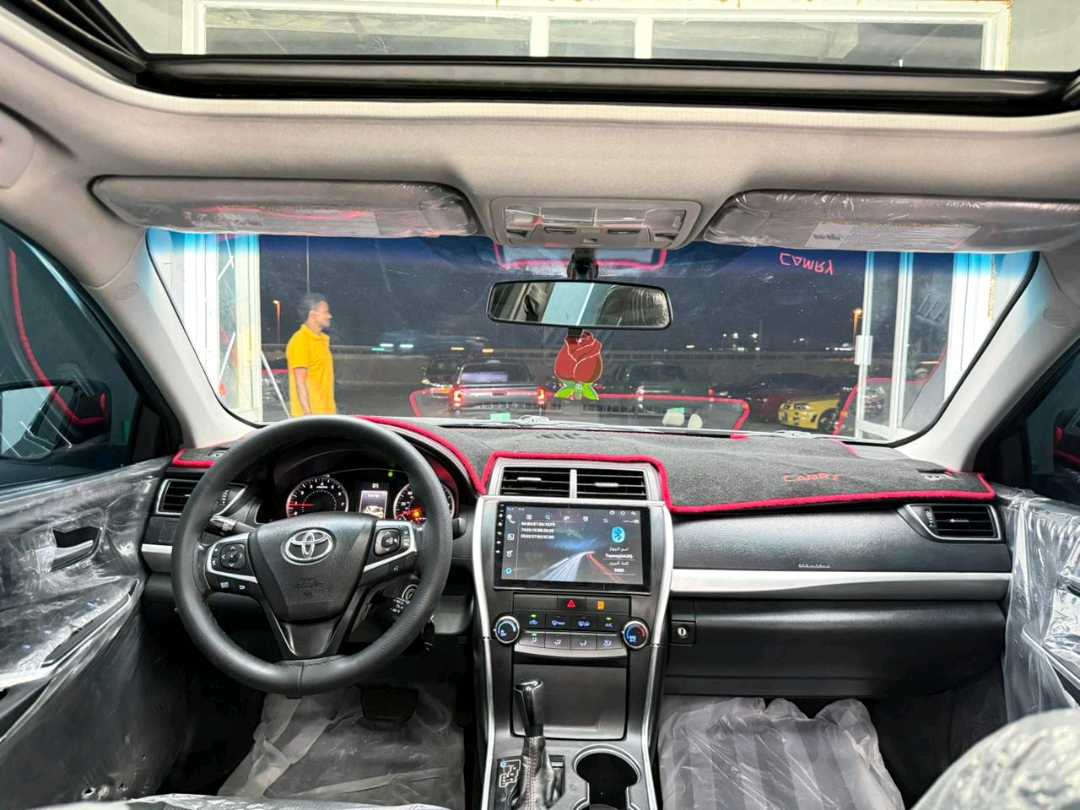 Car Image 2017 TOYOTA CAMRY SE