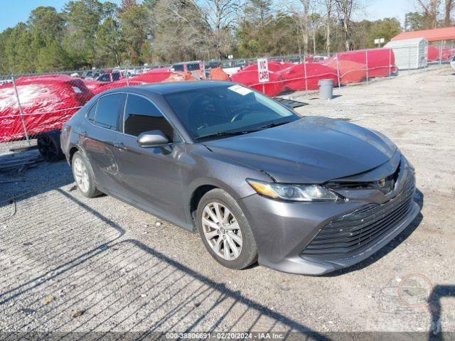 Car Image 2019 TOYOTA CAMRY LE