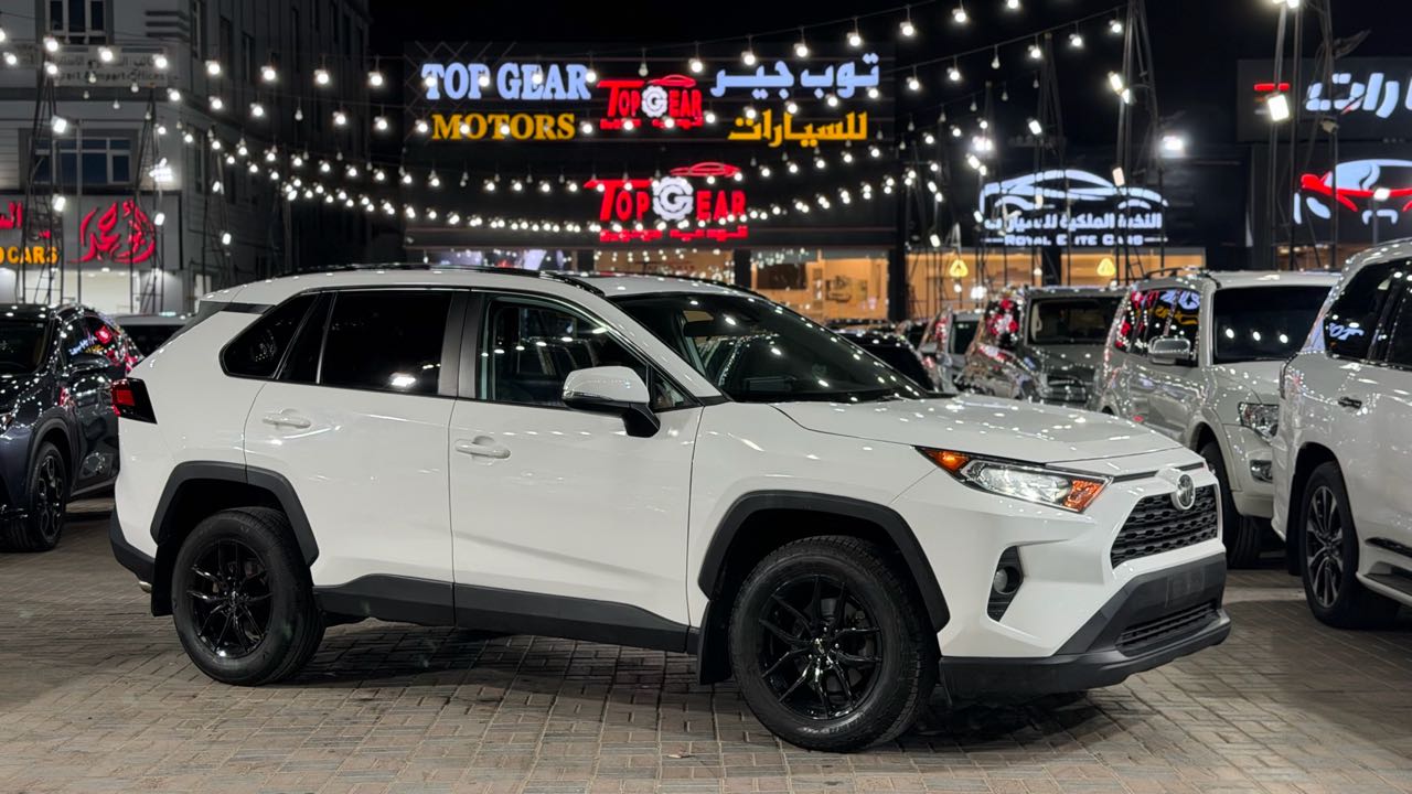 Car Image 2021 TOYOTA RAV4 XLE