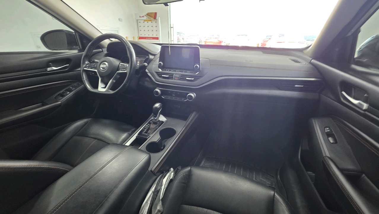 Car Image 2020 NISSAN ALTIMA SR