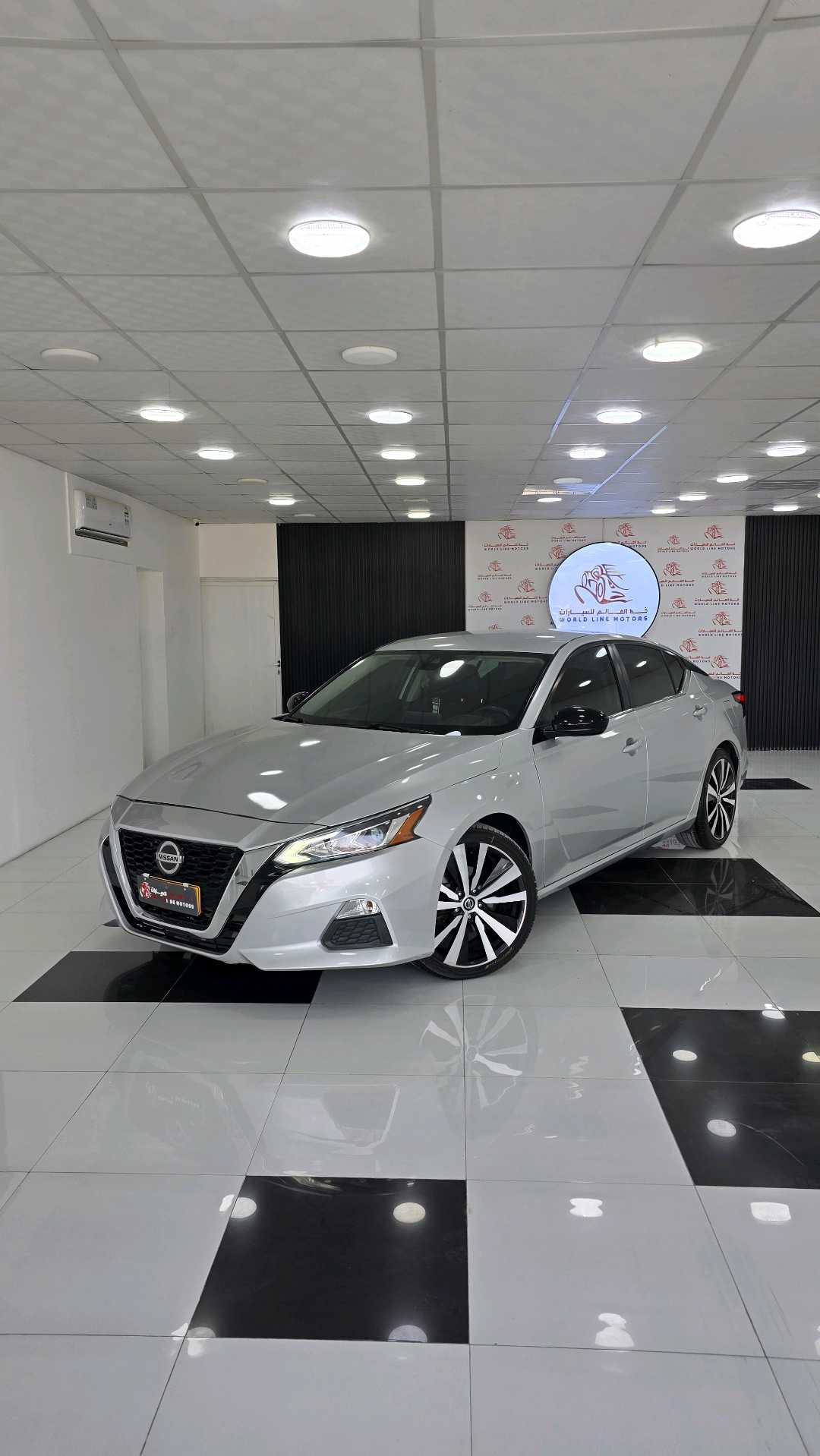 Car Image 2020 NISSAN ALTIMA SR