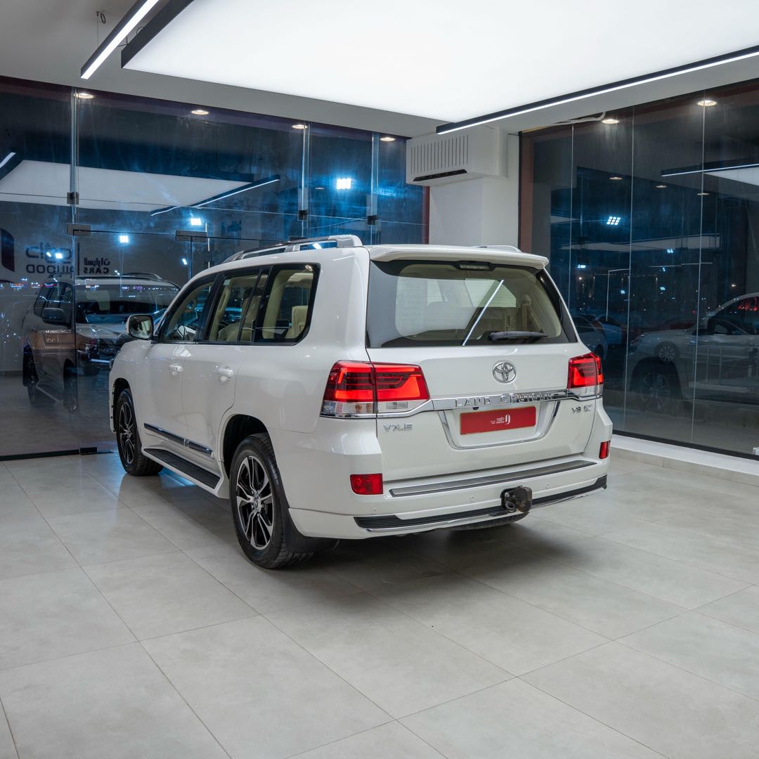 Car Image 2020 TOYOTA LAND CRUISER VX.E