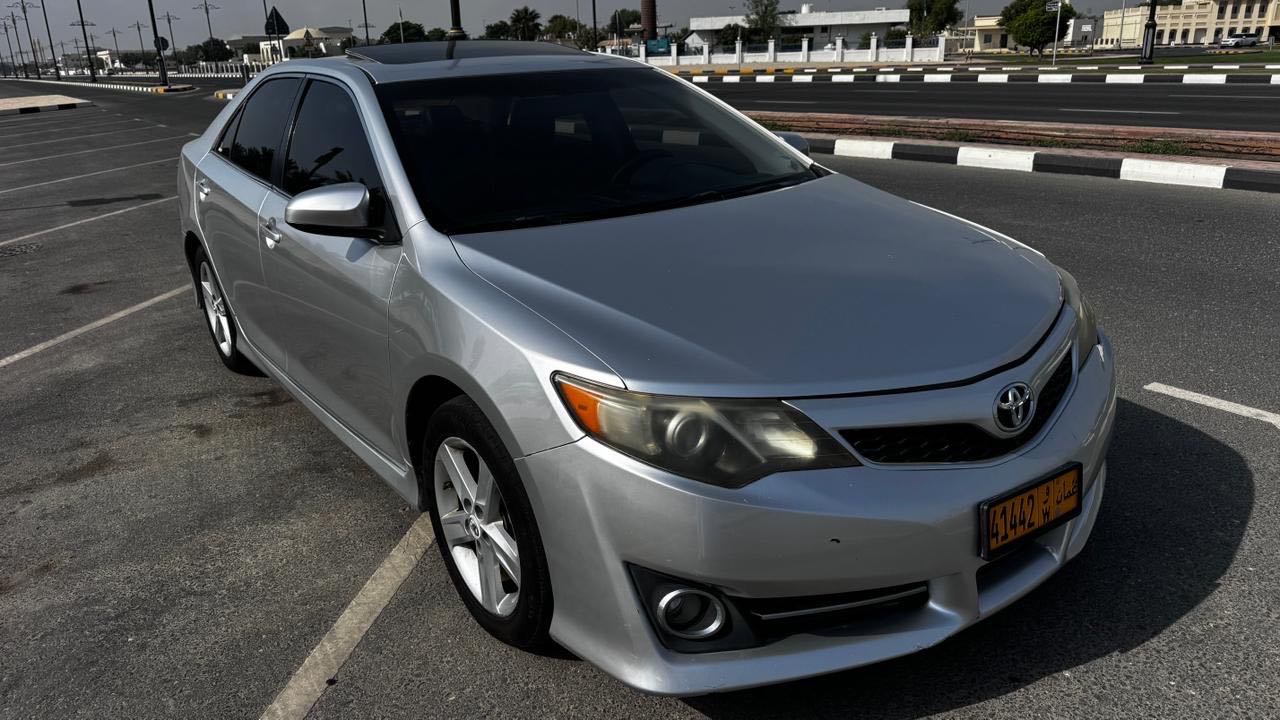 Car Image 2012 TOYOTA CAMRY SE