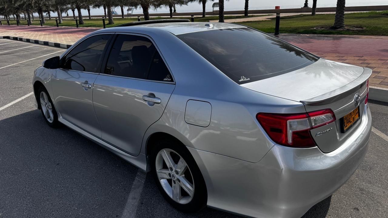 Car Image 2012 TOYOTA CAMRY SE