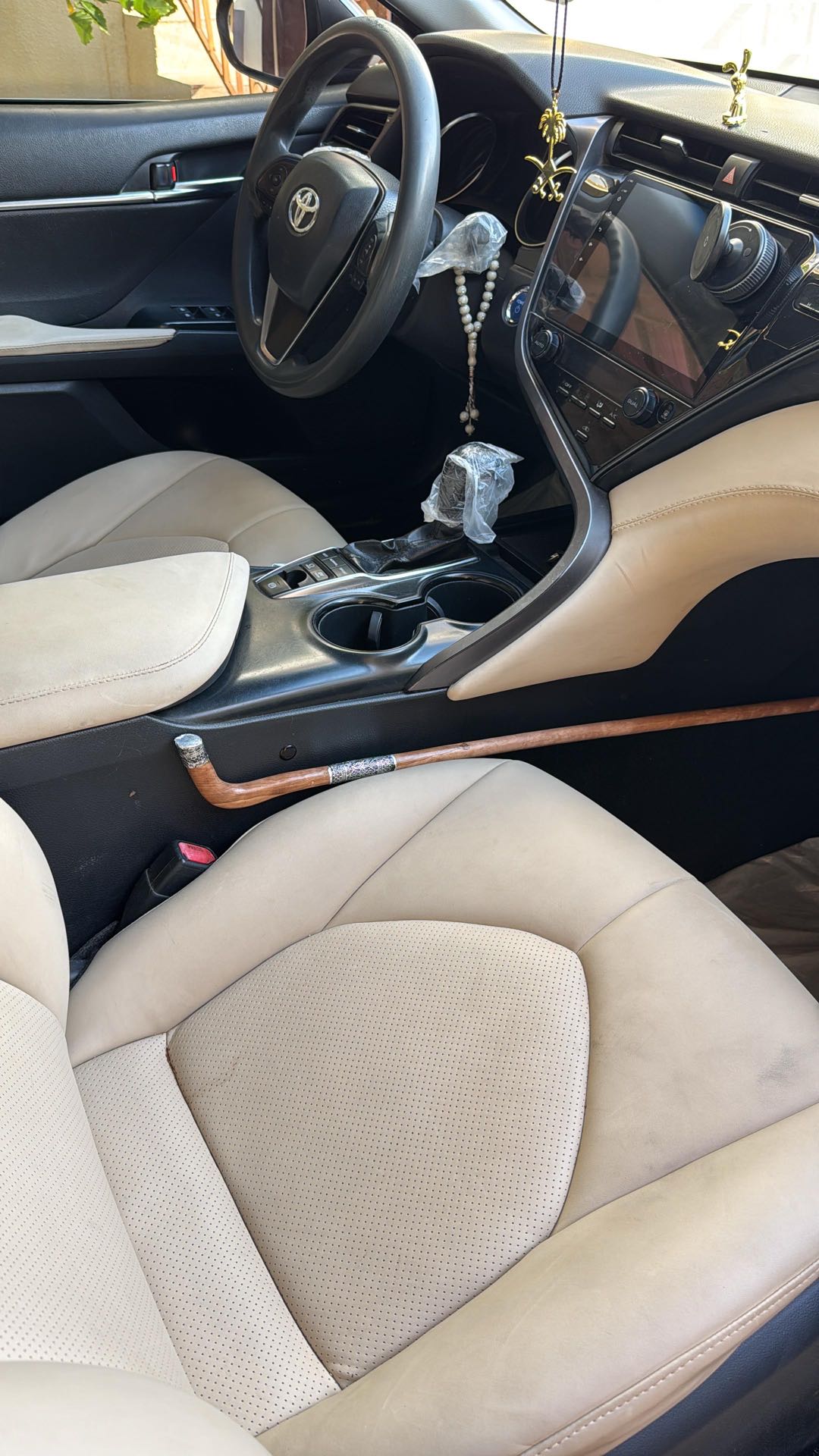 Car Image 2019 TOYOTA CAMRY LE