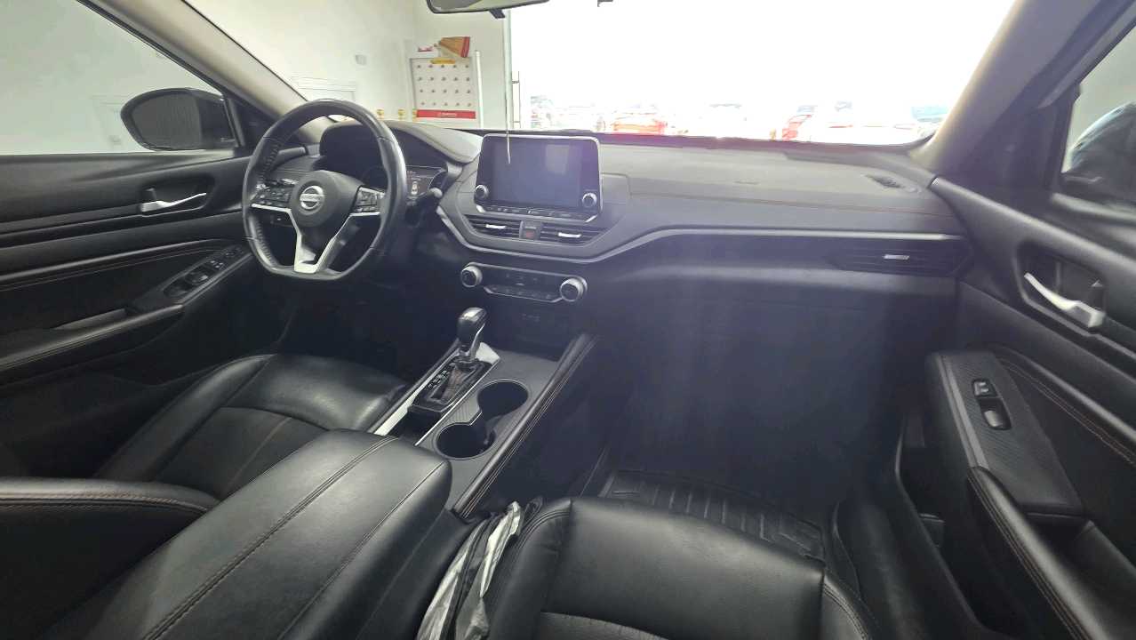 Car Image 2020 NISSAN ALTIMA SR