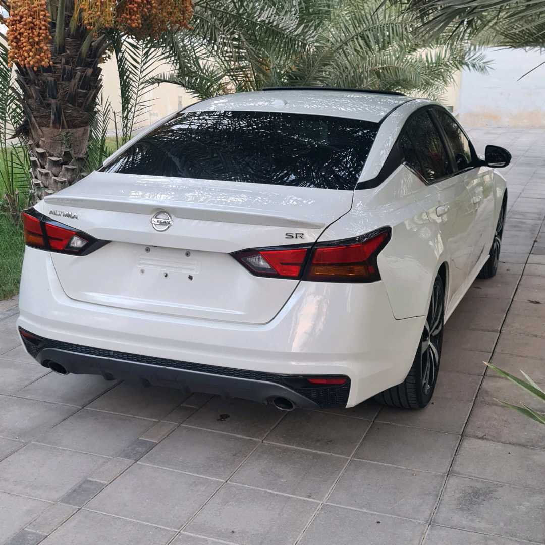 Car Image 2019 NISSAN ALTIMA SR