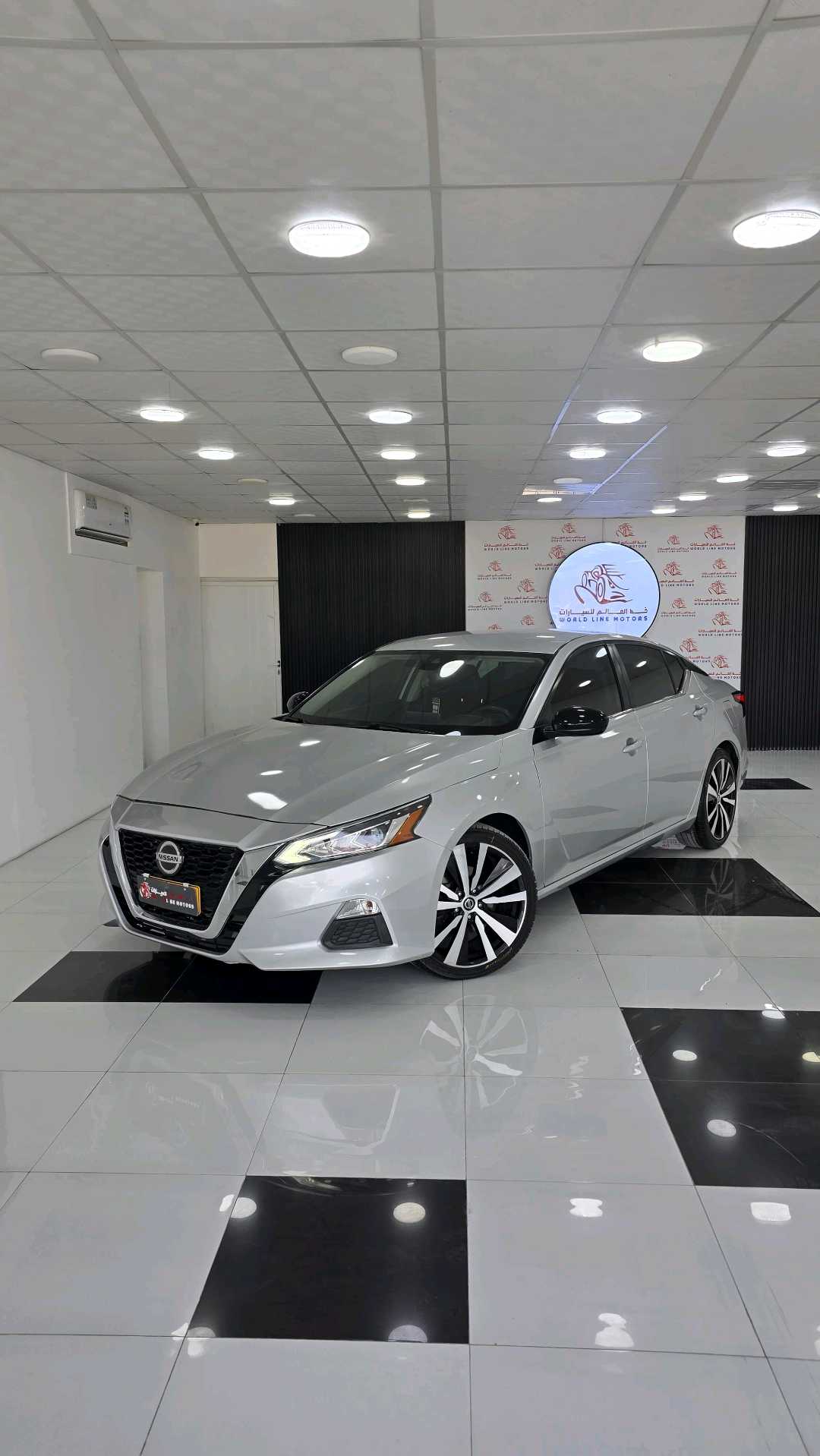 Car Image 2020 NISSAN ALTIMA SR