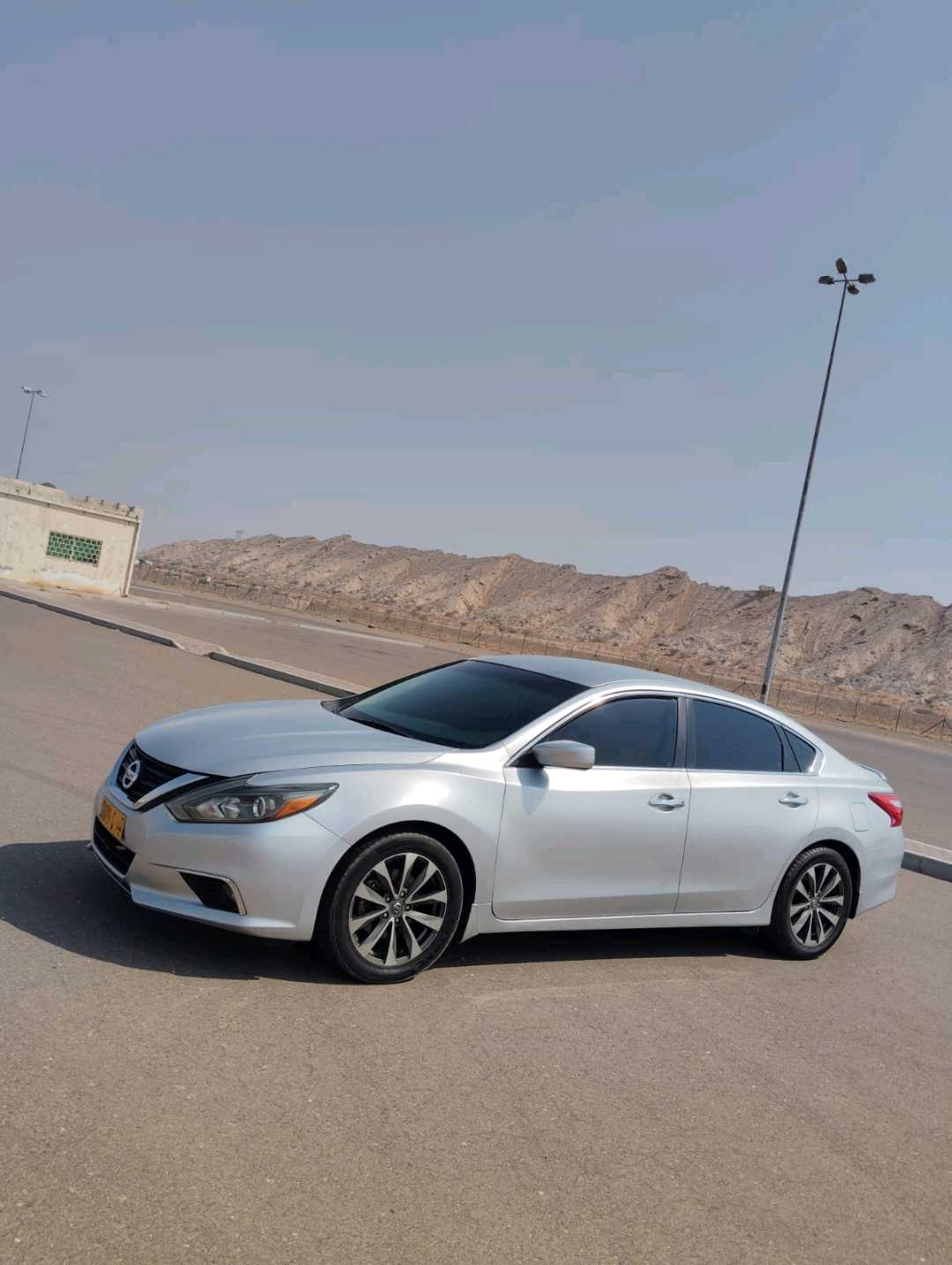 Car Image 2016 NISSAN ALTIMA SR