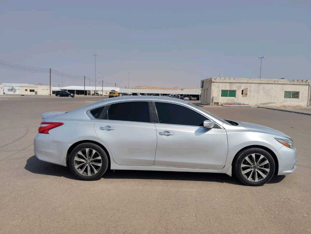 Car Image 2016 NISSAN ALTIMA SR