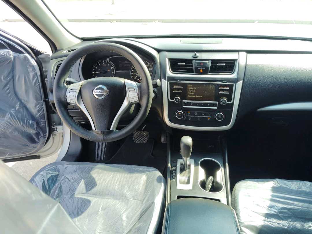 Car Image 2016 NISSAN ALTIMA SR